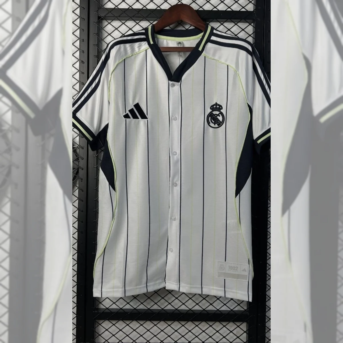 تيشيرت السفر ريال مدريد حصري 2025