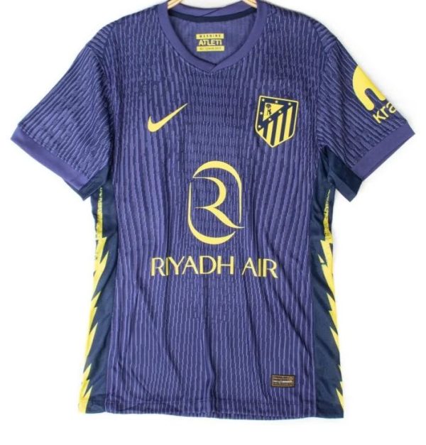 صورة تيشيرت اتلتيكو مدريد الاحتياطي الرسمي
