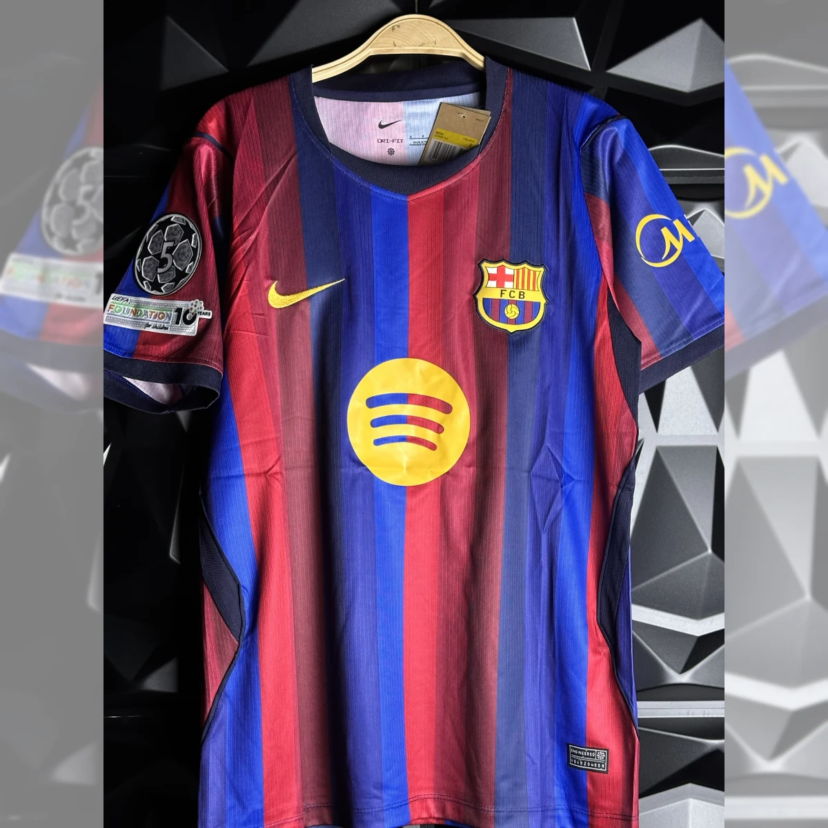 تيشيرت برشلونة الاساسي 2026-2027 ( مشجعين+شعار الابطال)