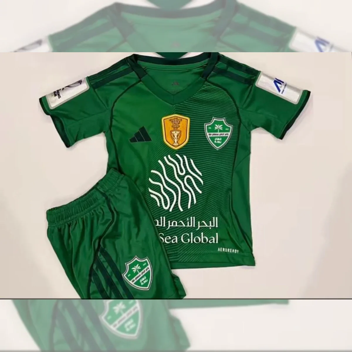 صورة طقم الاهلي السعودي 2026 اطفال بتصميم رياضي