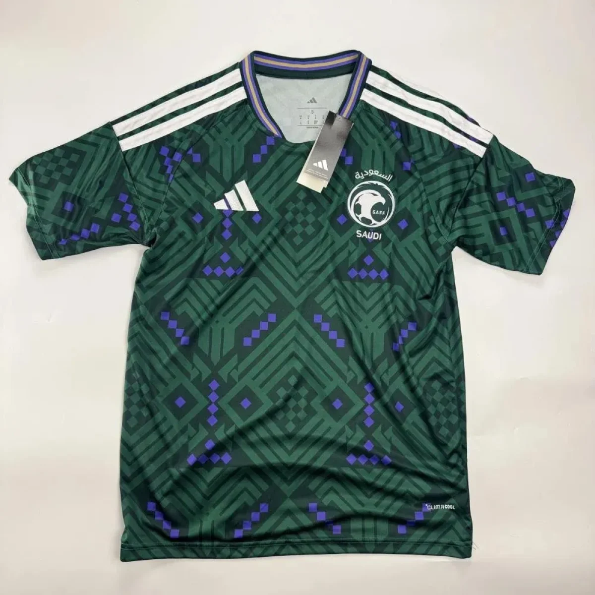 صورة تيشيرت المنتخب السعودي 2026 مشجعين أخضر